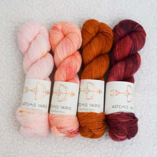 Set de 4 écheveaux - Artemis Squishy Single - Lullaby x Red Velvet cake