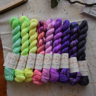 Set of 9 mixed mini skeins - Halloween vibe