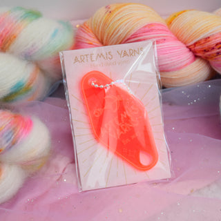 Artemis porte clé stylé "Motel" - Porte marqueurs tricot - Coral Neon