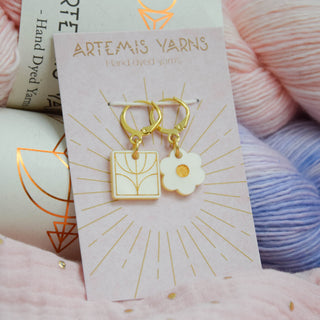 Set of 2 removable stitch markers - Quilter's garden Tulip